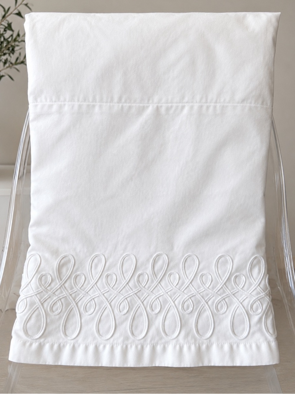 Rare Serena & Lily White Twin Bedskirt  Sateen Scroll Appliqué 2014 Discontinued